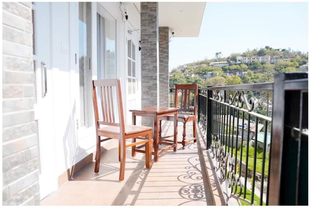 The Periwinkle Homestay Bhimtal Bagian luar foto