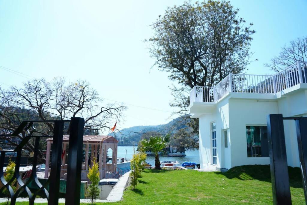 The Periwinkle Homestay Bhimtal Bagian luar foto