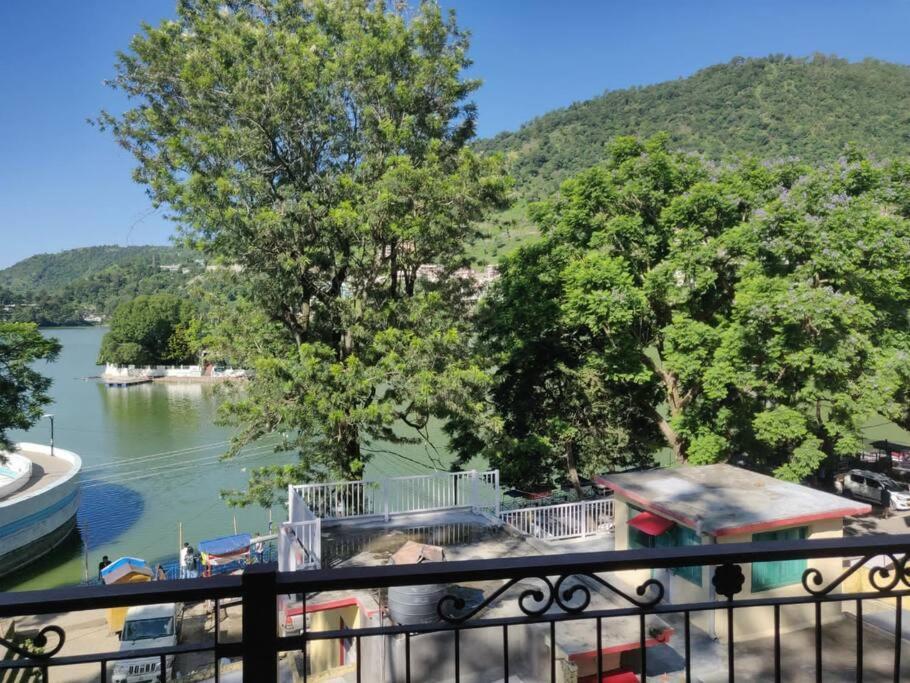 The Periwinkle Homestay Bhimtal Bagian luar foto